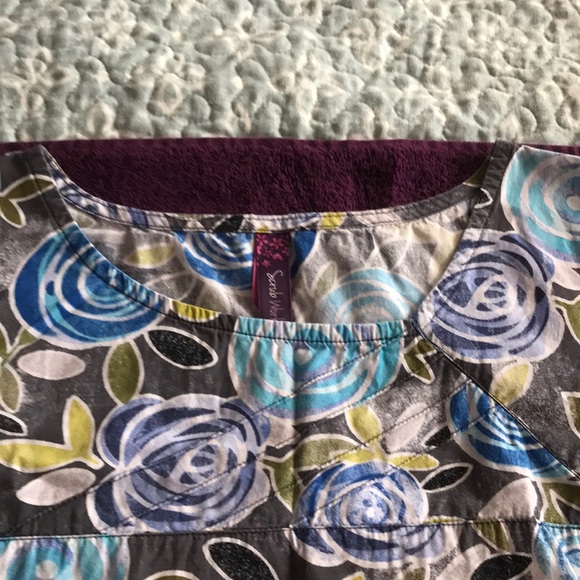 Scrub Top - Picture 5 of 5